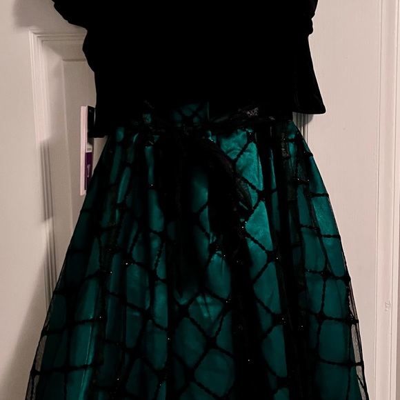 NWT Green Satin Dress with Velvet Jacket Sz 10 - Picture 6 of 9